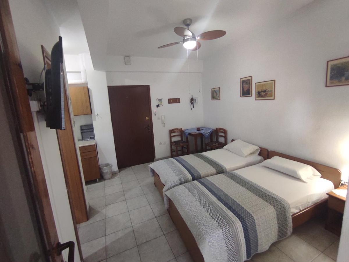 Peristerianos Apartments Nea Skioni Esterno foto