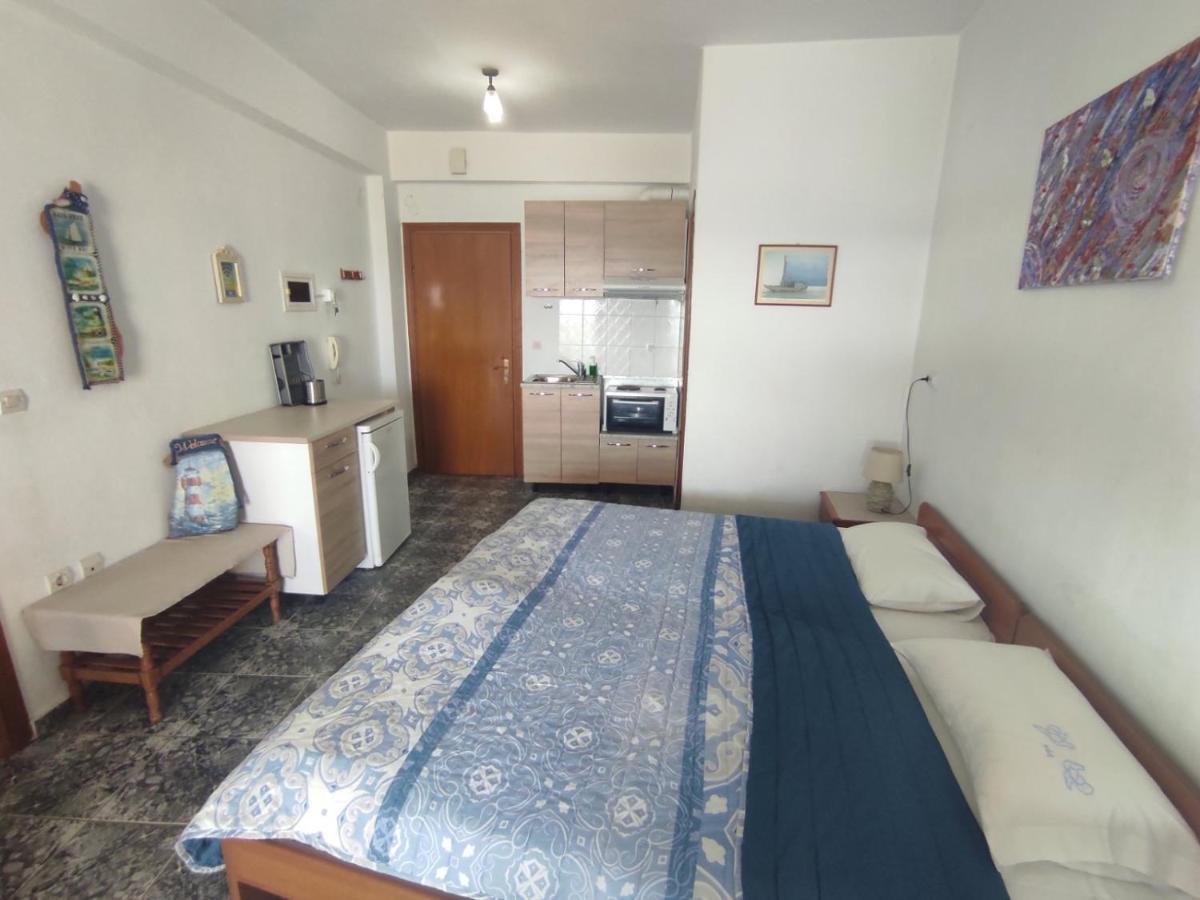 Peristerianos Apartments Nea Skioni Esterno foto