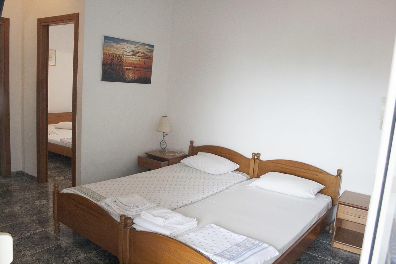 Peristerianos Apartments Nea Skioni Esterno foto